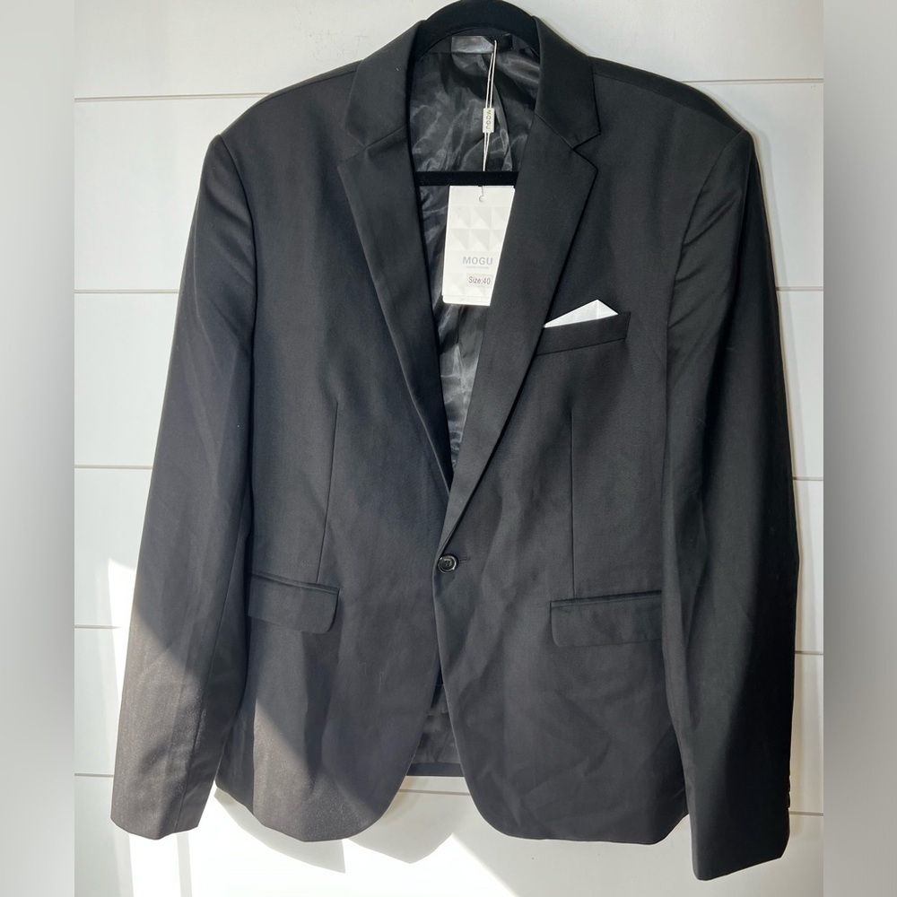 New Mogu black suit jacket with white‎ pocket square. One button Size 40 (L)